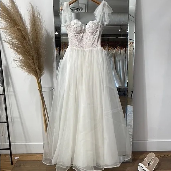 Custom made wedding dress size 6-8 - Picture 8 of 9